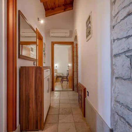 Krajcar, Rustic Simplicity Hugged By Nature 別荘 Prkačini