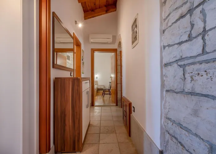 Krajcar, Rustic Simplicity Hugged By Nature 度假居 Prkacini