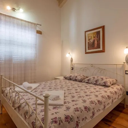 Semesterbostad Krajcar, Rustic Simplicity Hugged By Nature Prkacini