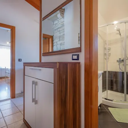 Krajcar, Rustic Simplicity Hugged By Nature Semesterbostad *