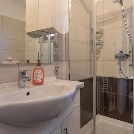 Krajcar, Rustic Simplicity Hugged By Nature Semesterbostad