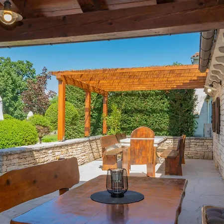 Krajcar, Rustic Simplicity Hugged By Nature بيت للعطل Prkacini