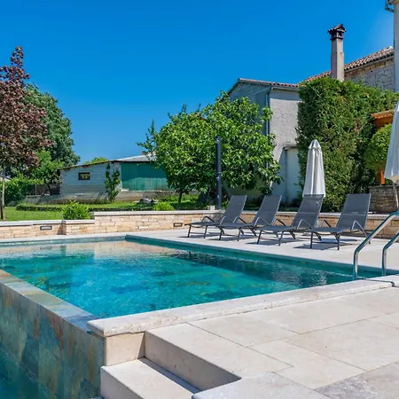 Semesterbostad Krajcar, Rustic Simplicity Hugged By Nature Prkacini