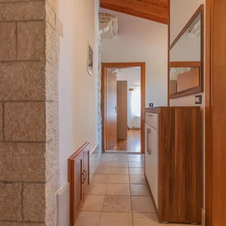 Krajcar, Rustic Simplicity Hugged By Nature Semesterbostad *