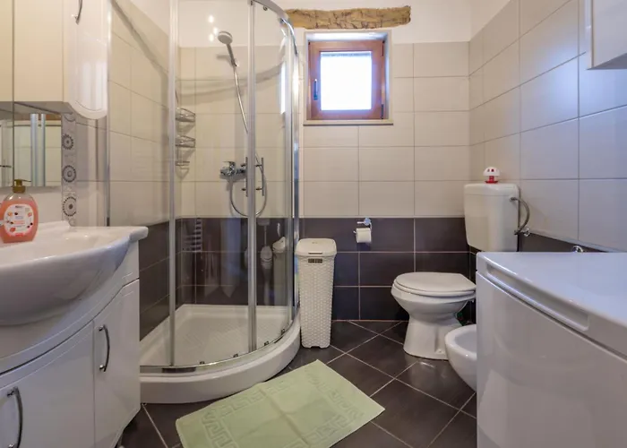 Feriehus Krajcar, Rustic Simplicity Hugged By Nature