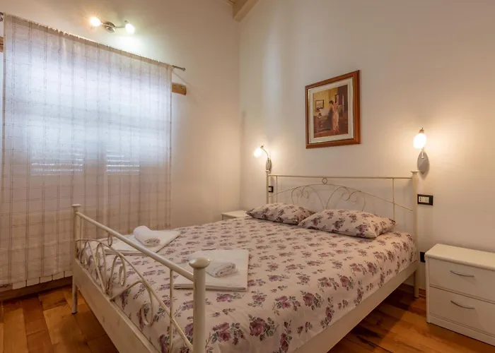 Feriehus Krajcar, Rustic Simplicity Hugged By Nature Prkacini