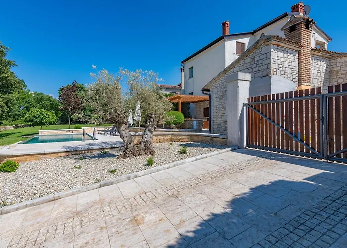 Feriehus Krajcar, Rustic Simplicity Hugged By Nature *